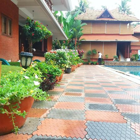 Hôtel Nikhil Ayurvedic Heritage à Varkala Extérieur photo