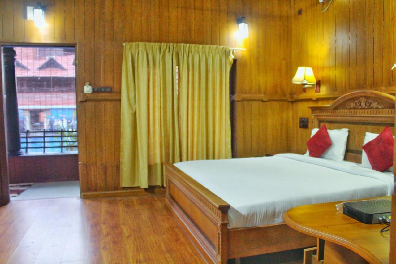 Hôtel Nikhil Ayurvedic Heritage à Varkala Extérieur photo