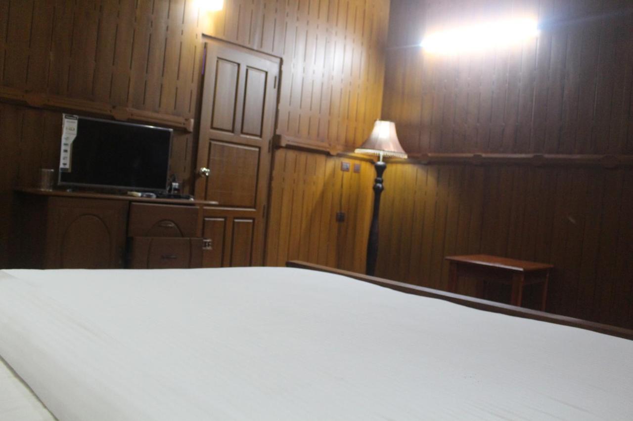 Hôtel Nikhil Ayurvedic Heritage à Varkala Extérieur photo